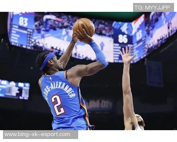 克拉克斯顿表现出色14投8中砍下21分8篮板4助攻2抢断2盖帽